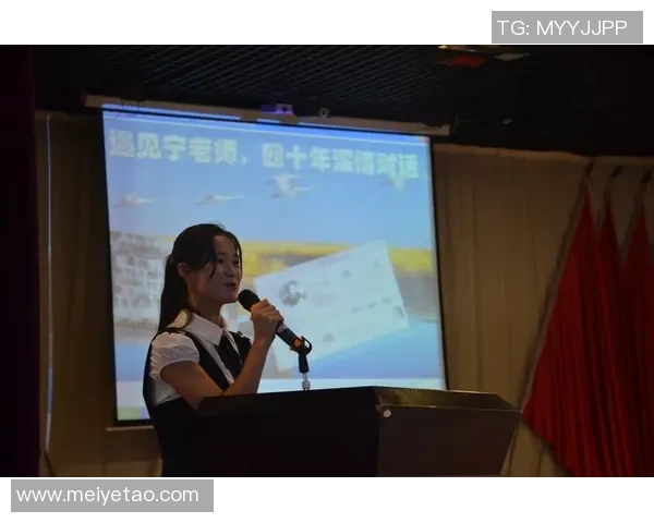 足球明星重温青春岁月与恩师深情对话感人视频分享